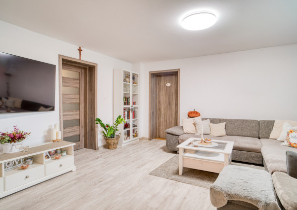 Na predaj priestranný 4-izbový rodinný dom v Malženiciach