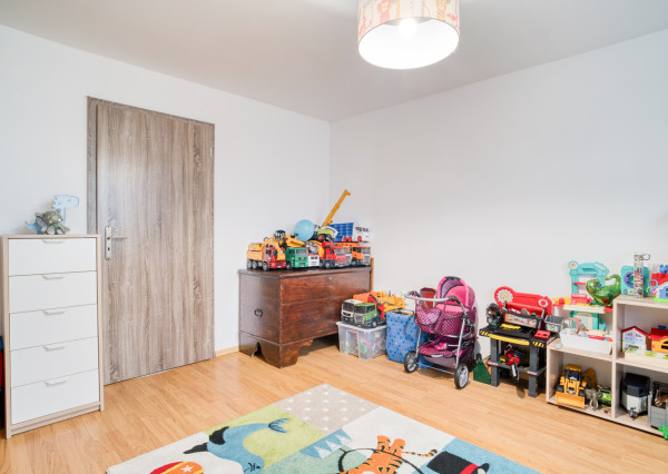 Na predaj priestranný 4-izbový rodinný dom v Malženiciach