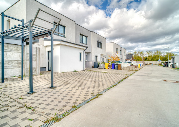 Na predaj priestranný 4-izbový rodinný dom v Bernolákove