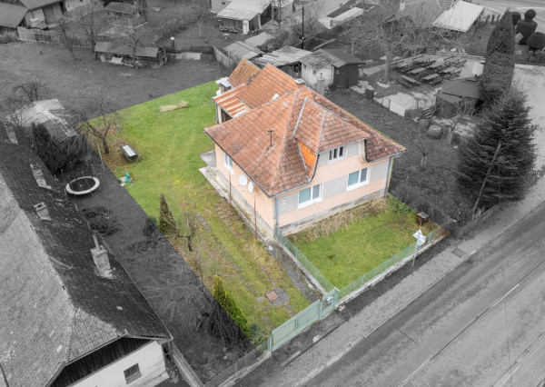 Na predaj rodinný dom vhodný na rekonštrukciu v Uhrovci