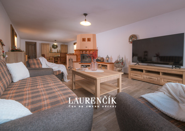 Na predaj veľkorysý 7-izbový rodinný dom v obci Podlužany