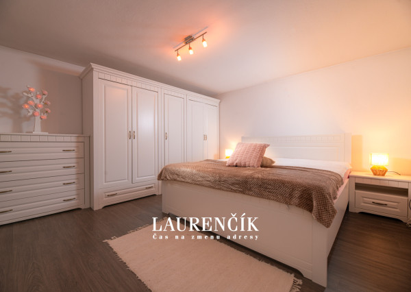 Na predaj veľkorysý 7-izbový rodinný dom v obci Podlužany