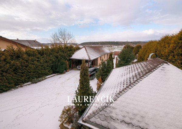 Na predaj veľkorysý 7-izbový rodinný dom v obci Podlužany