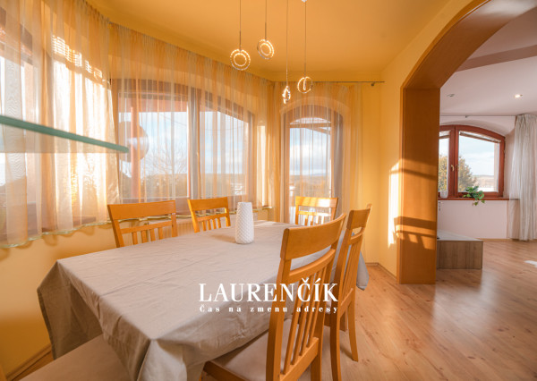 Na predaj veľkorysý 7-izbový rodinný dom v obci Podlužany