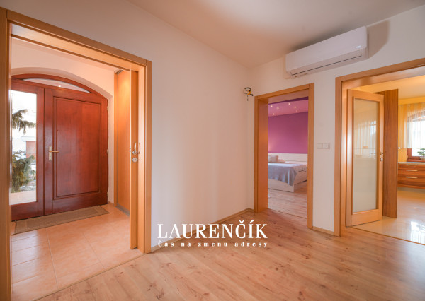 Na predaj veľkorysý 7-izbový rodinný dom v obci Podlužany