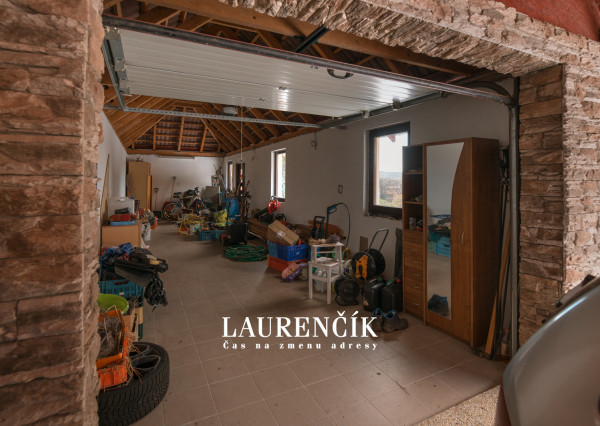 Na predaj veľkorysý 7-izbový rodinný dom v obci Podlužany