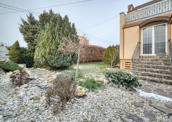 Na predaj dvojpodlažný 4-izbový dom v Malackách