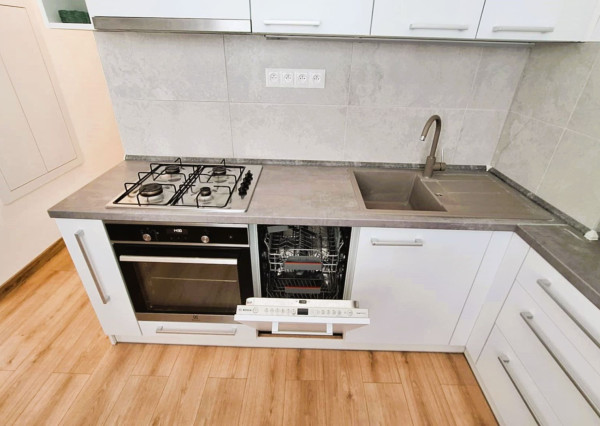 Rezervované...TOP/ Rybany - 2 izbový byt s loggiou a s garážou