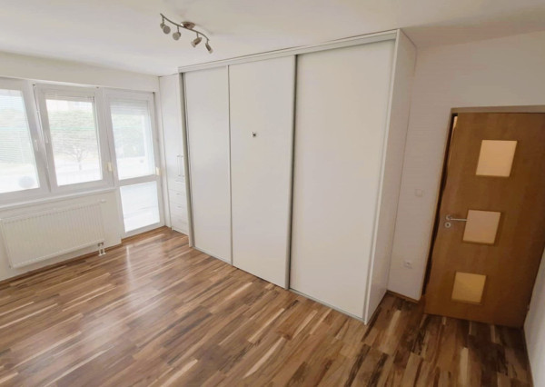 Rezervované...TOP/ Rybany - 2 izbový byt s loggiou a s garážou