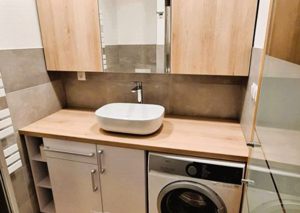 Rezervované...TOP/ Rybany - 2 izbový byt s loggiou a s garážou