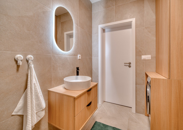 Na prenájom moderný 1-izbový byt s parkovacím miestom v Senici