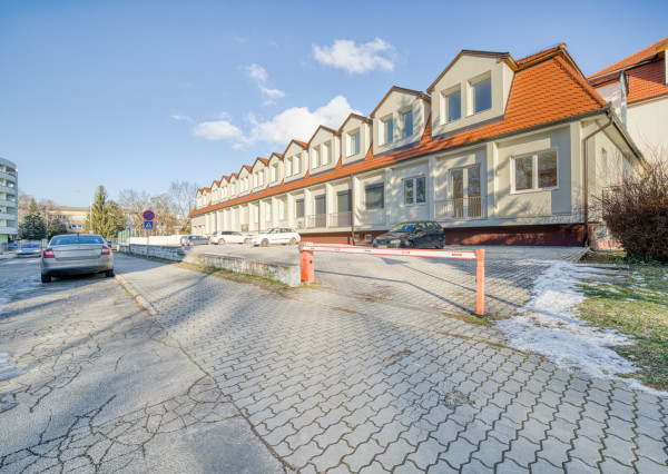 Na prenájom moderný 1-izbový byt s parkovacím miestom v Senici