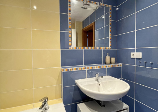 Kompletne zariadený 3-izbový byt s loggiou a garážovým státím v cene