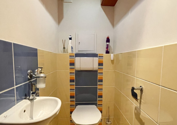 Kompletne zariadený 3-izbový byt s loggiou a garážovým státím v cene