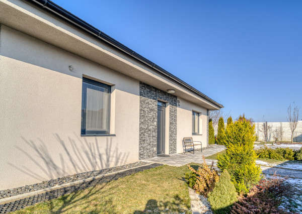 REZERVOVANÉ: Na predaj kompletne zariadený rodinný dom vo Voderadoch