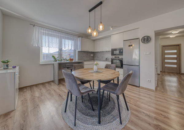 REZERVOVANÉ: Na predaj kompletne zariadený rodinný dom vo Voderadoch