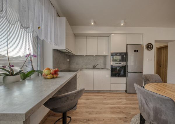 REZERVOVANÉ: Na predaj kompletne zariadený rodinný dom vo Voderadoch