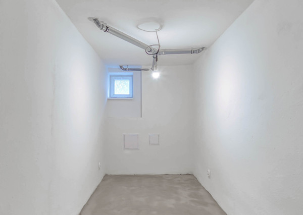 Na predaj rodinný dom s garážou v obci Šoporňa – štandard je zahrnutý v cene