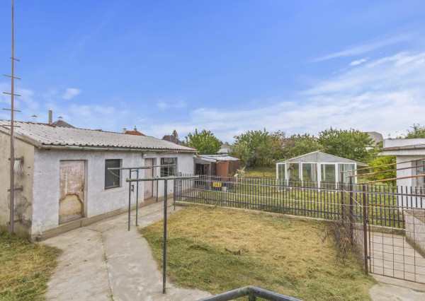 Na predaj rodinný dom za výhodnú cenu v centre Malaciek