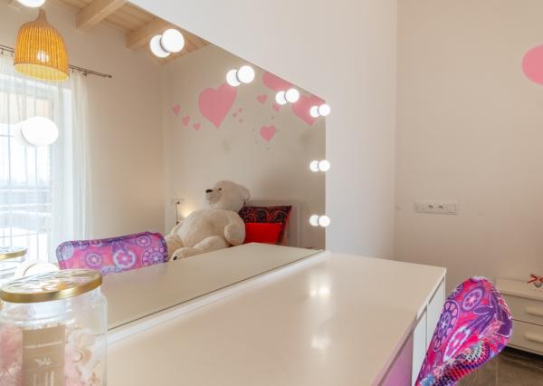 Na predaj exkluzívny rodinný dom s dvoj-garážou v podtatranskej obci Veľký Slavkov