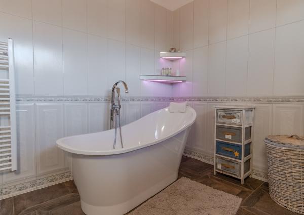 Na predaj exkluzívny rodinný dom s dvoj-garážou v podtatranskej obci Veľký Slavkov