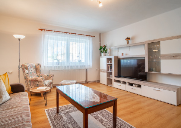 Na predaj rodinný dom s potenciálom v srdci Rovinky