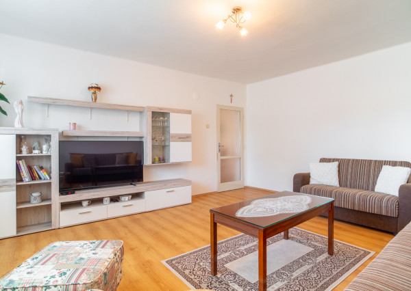 Na predaj rodinný dom s potenciálom v srdci Rovinky