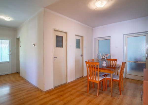 Na predaj rodinný dom s potenciálom v srdci Rovinky