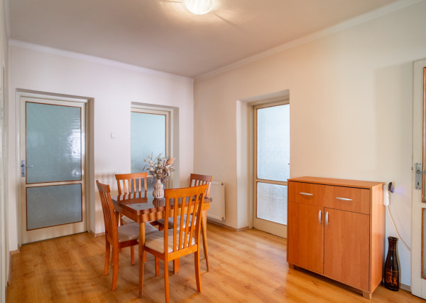 Na predaj rodinný dom s potenciálom v srdci Rovinky