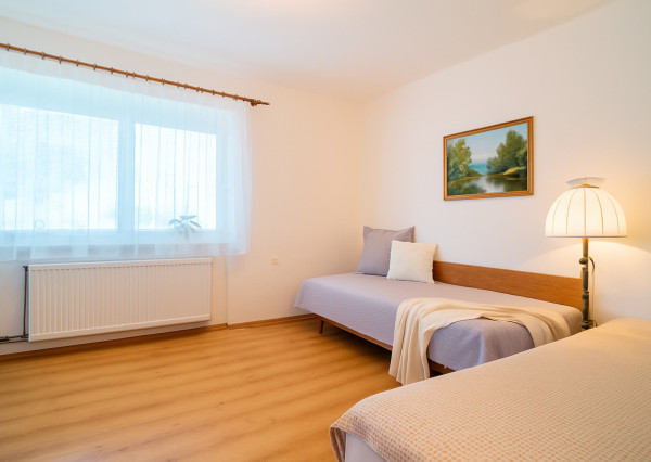 Na predaj rodinný dom s potenciálom v srdci Rovinky