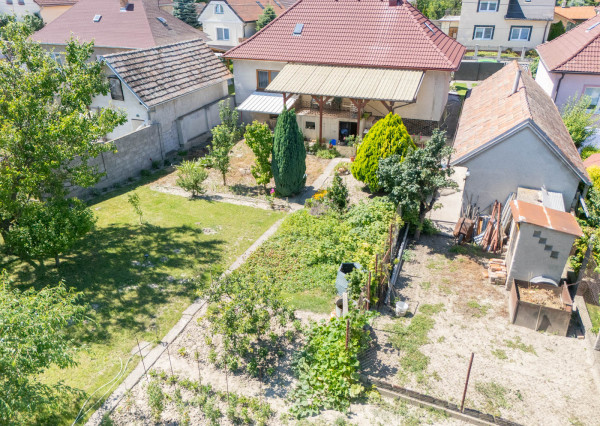 Na predaj rodinný dom s potenciálom v srdci Rovinky