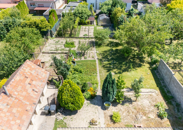 Na predaj rodinný dom s potenciálom v srdci Rovinky