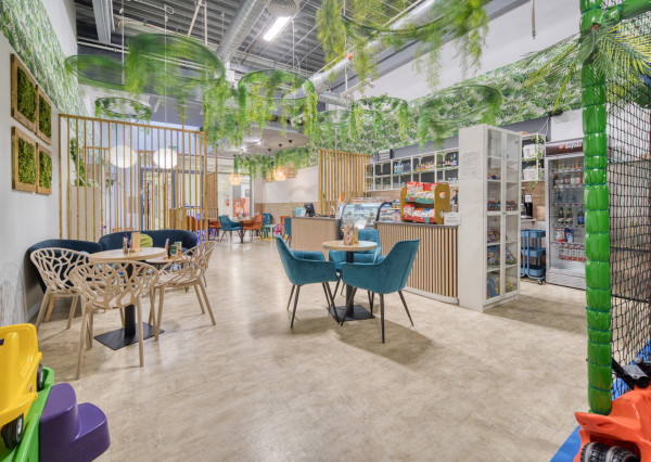 Na odstúpenie kaviareň s detským ihriskom v OC MOLO v Pezinku