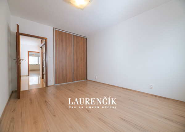 NA PREDAJ | 3-izbový byt s nadštandardnou výmerou v Trenčíne na ul. Liptovská