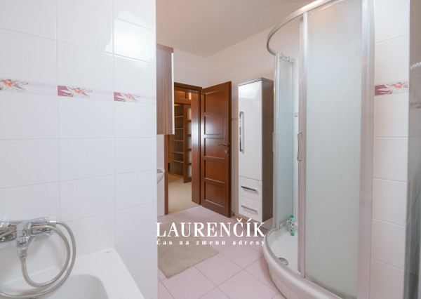 NA PREDAJ | 3-izbový byt s nadštandardnou výmerou v Trenčíne na ul. Liptovská