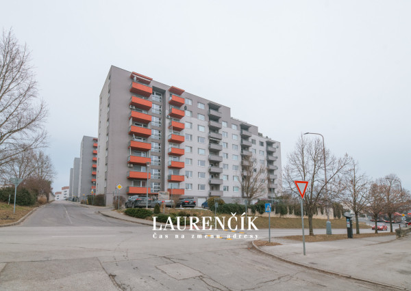 NA PREDAJ | 3-izbový byt s nadštandardnou výmerou v Trenčíne na ul. Liptovská