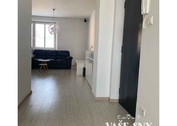 Na prenájom  veľký, zariadený 2 izb byt mestská časť SIHOŤ 1  v Trenčíne .