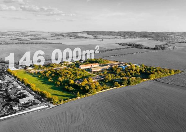 Na predaj investičný areál v obci Trávnica