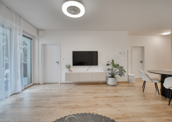 Na predaj zariadený 2-izbový byt s balkónom v Rovinke