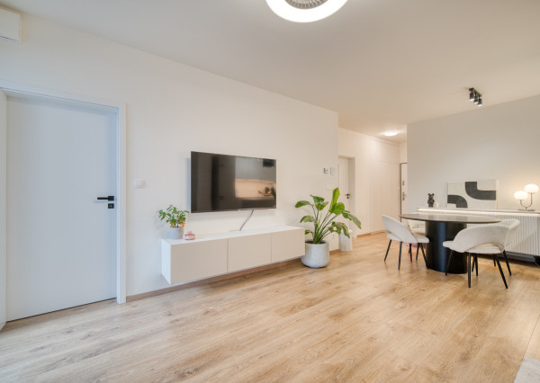 Na predaj zariadený 2-izbový byt s balkónom v Rovinke