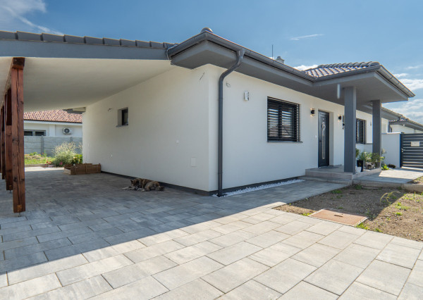 Na predaj novostavba s garážou a dvoma kúpeľňami v Senci