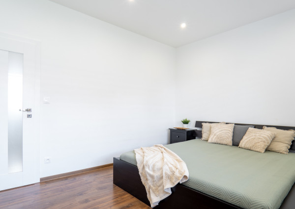 Na predaj novostavba s garážou a dvoma kúpeľňami v Senci