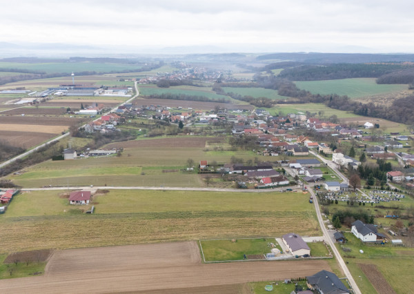Na predaj pozemok v Pochabanoch
