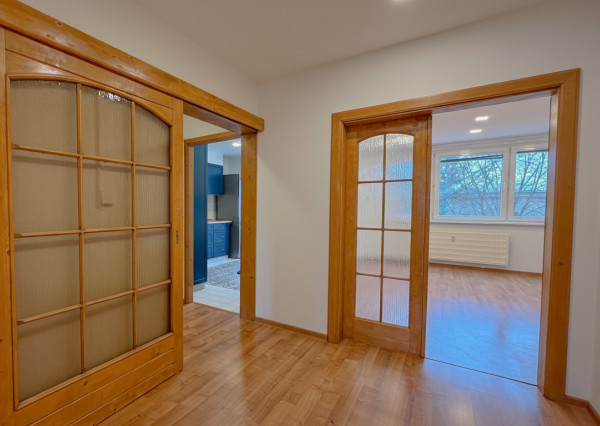 Na prenájom 3-izbový byt v Lednických Rovniach