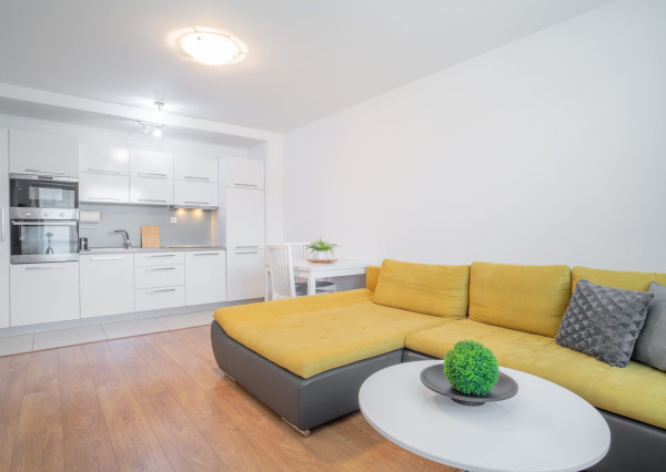 Na prenájom moderný 2-izbový byt s parkovacím miestom v centre Malaciek