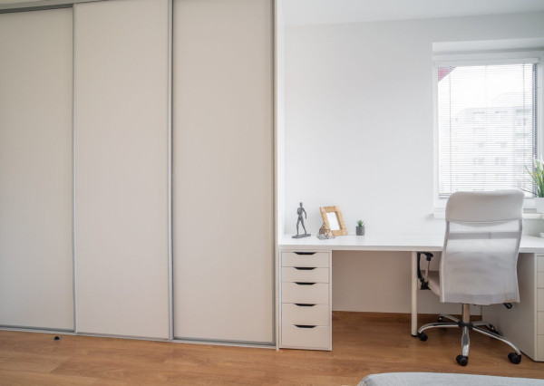 Na prenájom moderný 2-izbový byt s parkovacím miestom v centre Malaciek