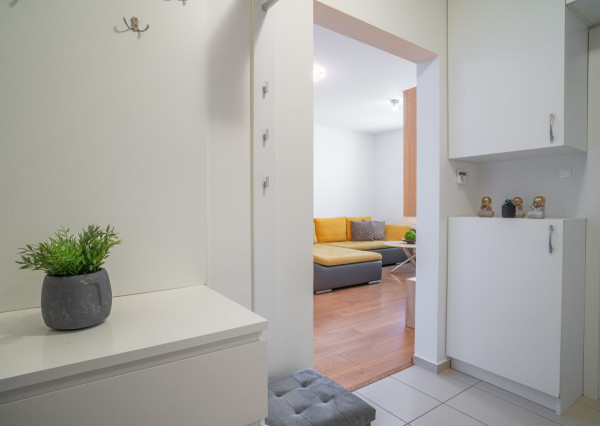 Na prenájom moderný 2-izbový byt s parkovacím miestom v centre Malaciek