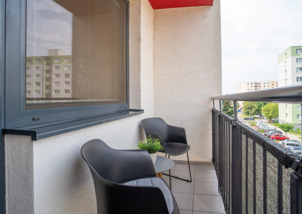 Na prenájom moderný 2-izbový byt s parkovacím miestom v centre Malaciek