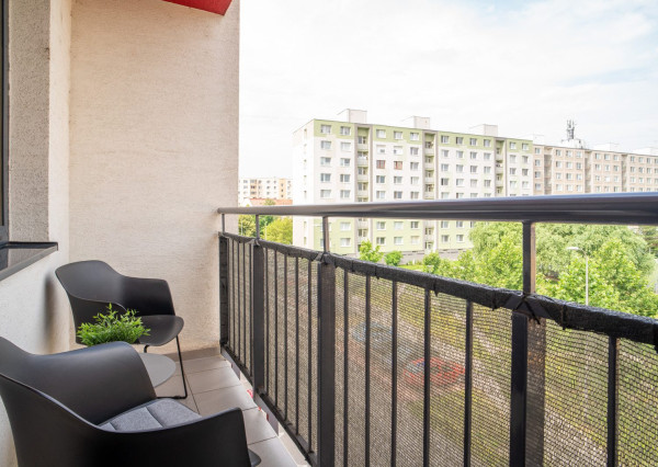 Na prenájom moderný 2-izbový byt s parkovacím miestom v centre Malaciek