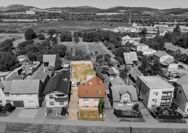 REZERVOVANÉ: Na predaj poschodový 5-izbový rodinný dom v obci Beluša